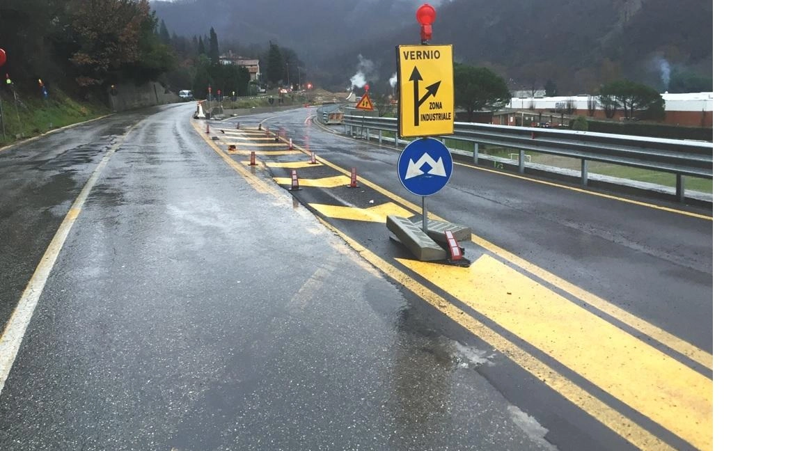 La Sr325 fotografata all’altezza di Vaiano durante la chiusura per la frana nel 2024 La Sr325 fotografata all’altezza di Vaiano durante la chiusura per la frana nel 2024