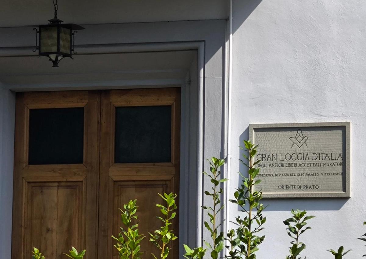 Ricatto a luci rosse. Loggia del Sagittario. La procura acquisce l’elenco degli affiliati Ricatto a luci rosse. Loggia del Sagittario. La procura acquisce l’elenco degli affiliati