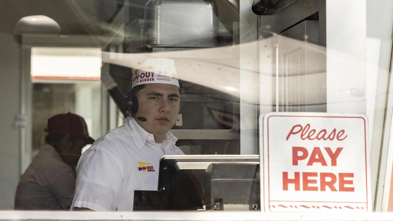 Opportunità di lavoro nella ristorazione veloce in Toscana: McDonald's, Burger King e Kfc cercano personale per diverse posizioni. Requisiti e modalità di candidatura.