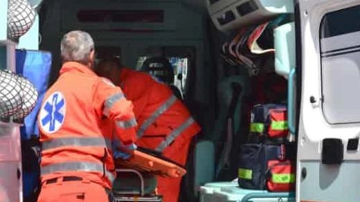 Sui luoghi degli incidenti sono intervenuti sanitari del servizio 118 e volontari di Croce Rossa e Misericordia Sui luoghi degli incidenti sono intervenuti sanitari del servizio 118 e volontari di Croce Rossa e Misericordia