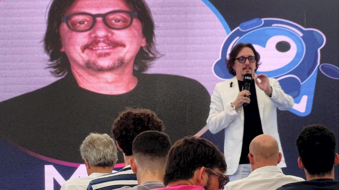 Il divulgatore e docente universitario, noto volto di ’Striscia’, ha parlato di sicurezza e prospettive "Anche quando è stata inventata la ruota, qualcuno guardava indietro. Non possiamo lasciarci travolgere". Il divulgatore e docente universitario, noto volto di ’Striscia’, ha parlato di sicurezza e prospettive "Anche quando è stata inventata la ruota, qualcuno guardava indietro. Non possiamo lasciarci travolgere".