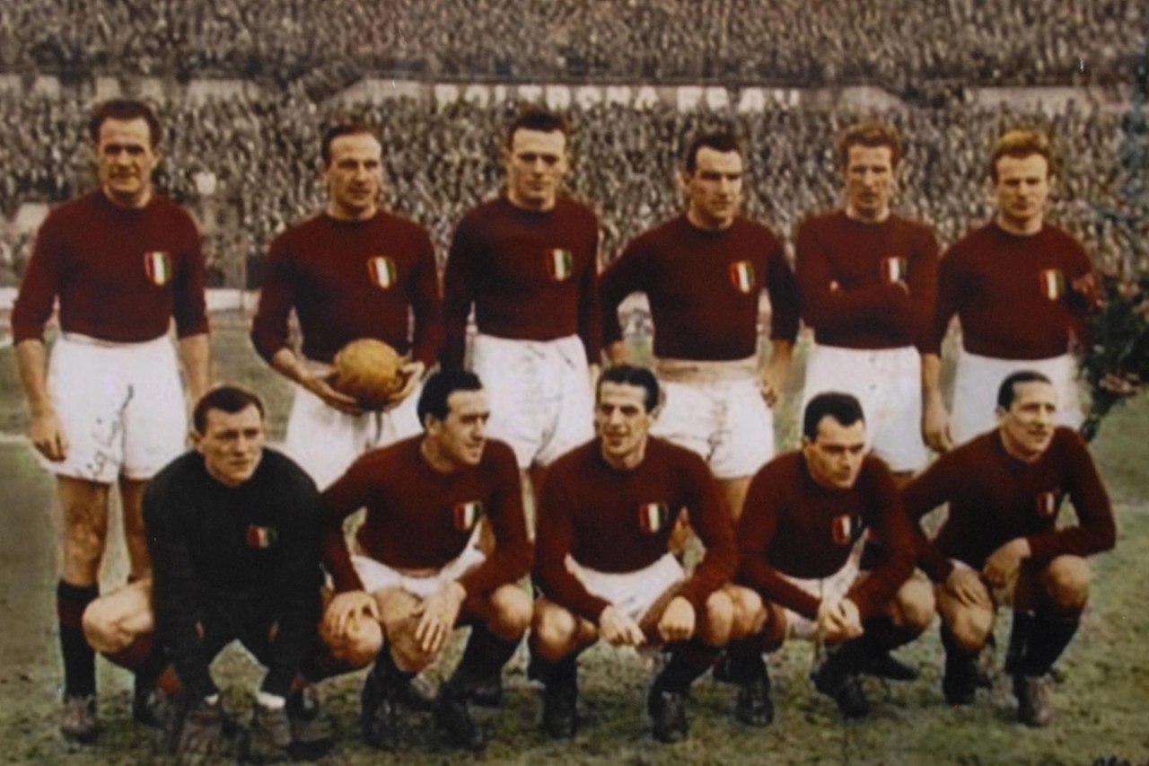 Il Grande Torino, la storica squadra che morì nella tragedia di Superga