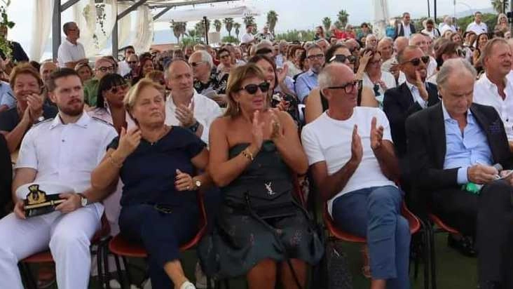 Il Sandomenichino 2024 ha visto quasi 900 partecipanti e premiati nelle sezioni di poesia, narrativa e teatro. La giuria presieduta da Alessandro Quasimodo ha elogiato la crescita della manifestazione.