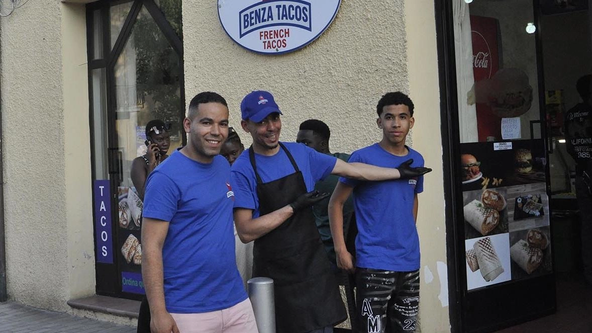 Aperto negli spazi di via Senese al civico 130 un’attività di fast food basata sulla preparazione e la vendita di french tacos Aperto negli spazi di via Senese al civico 130 un’attività di fast food basata sulla preparazione e la vendita di french tacos
