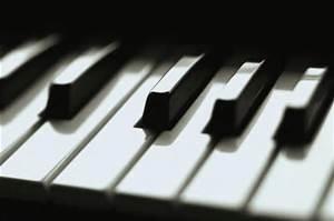 nuovo appuntamento per musica al centro in progress col violoncello di carmen dami e il pianoforte lorenzo del cucina