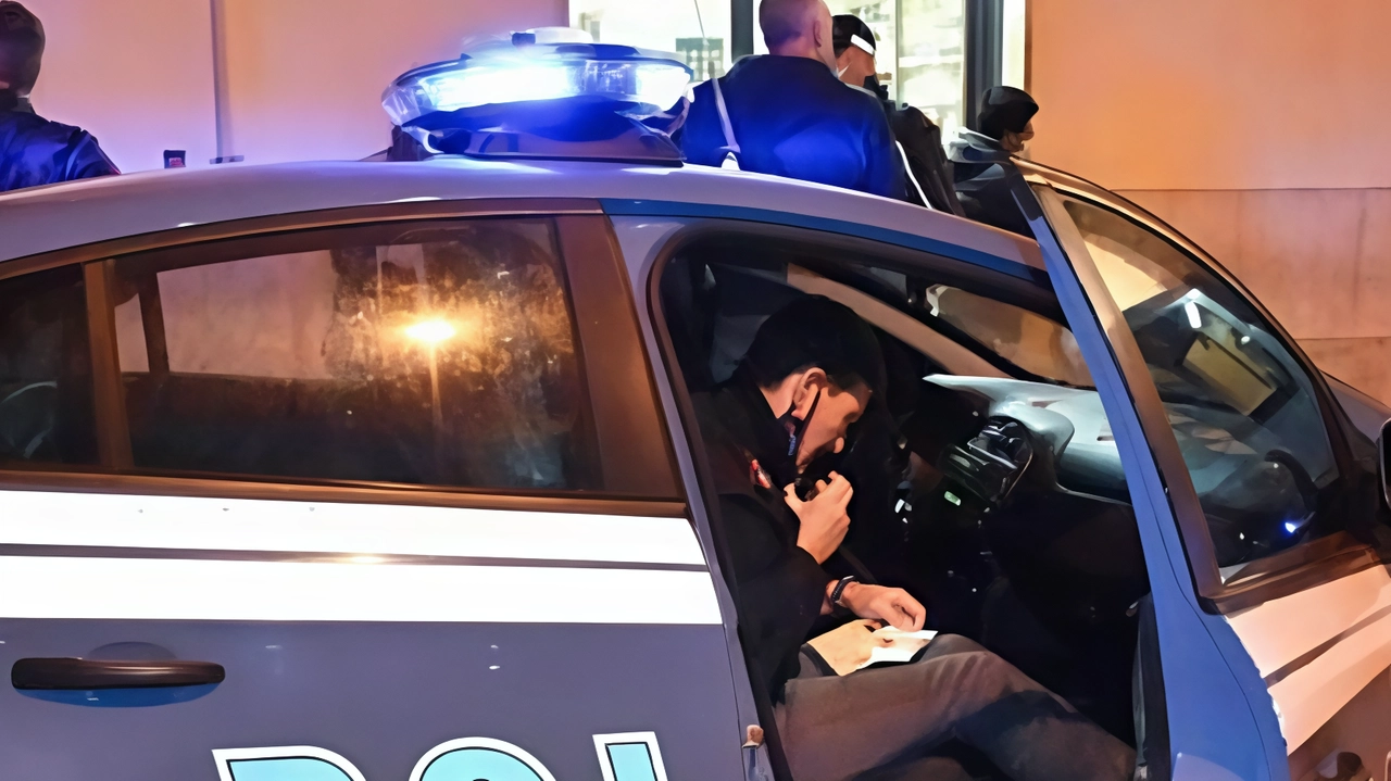 L’intervento degli agenti di una Volante ha scongiurato la tragedia L’episodio è accaduto nella zona dell’ospedale- L’intervento degli agenti di una Volante ha scongiurato la tragedia L’episodio è accaduto nella zona dell’ospedale-