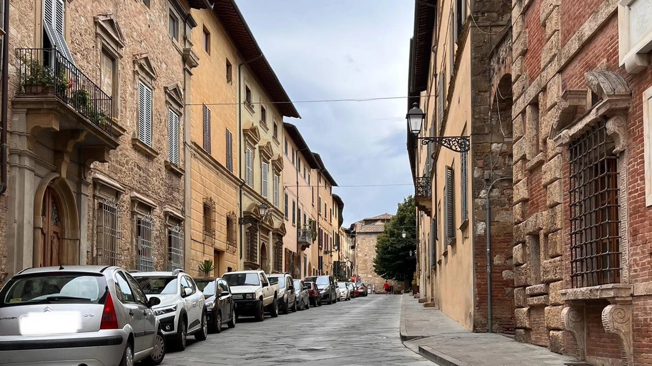 La strada dove è avvenuta l’aggressione a coltellate: indagano i carabinieri La strada dove è avvenuta l’aggressione a coltellate: indagano i carabinieri