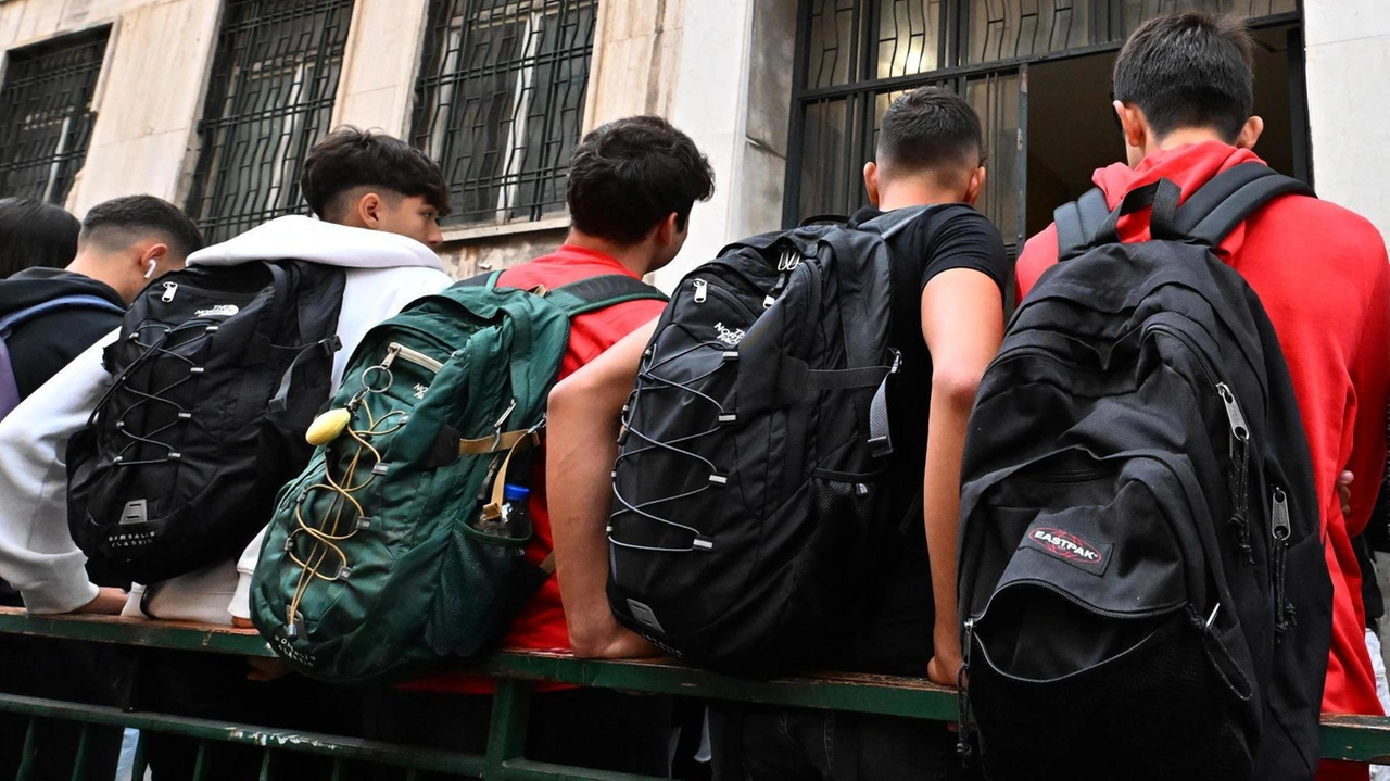 ’Pacchetto Scuola’ è riservato agli. studenti di una scuola secondaria di primo e secondo grado o di un percorso Iefp ’Pacchetto Scuola’ è riservato agli. studenti di una scuola secondaria di primo e secondo grado o di un percorso Iefp