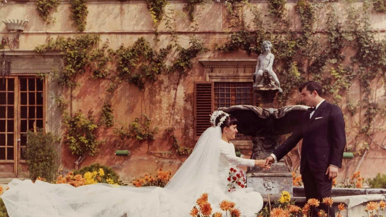 Il professionista fu attivo dal 1960 al 2000 a Prato e Calenzano. L’iniziativa lanciata da Cut per la mostra "Il giorno più bello". Una passeggiata teatrale seguirà il filo delle storie celate nelle immagini esposte. Il professionista fu attivo dal 1960 al 2000 a Prato e Calenzano. L’iniziativa lanciata da Cut per la mostra "Il giorno più bello". Una passeggiata teatrale seguirà il filo delle storie celate nelle immagini esposte.