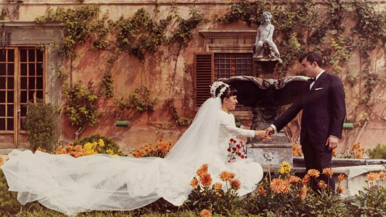 Il professionista fu attivo dal 1960 al 2000 a Prato e Calenzano. L’iniziativa lanciata da Cut per la mostra "Il giorno più bello". Una passeggiata teatrale seguirà il filo delle storie celate nelle immagini esposte. Il professionista fu attivo dal 1960 al 2000 a Prato e Calenzano. L’iniziativa lanciata da Cut per la mostra "Il giorno più bello". Una passeggiata teatrale seguirà il filo delle storie celate nelle immagini esposte.