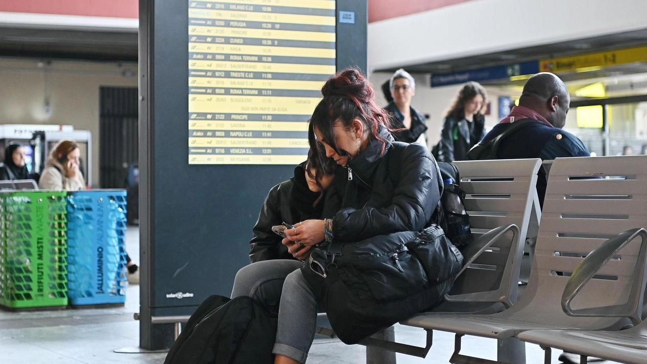 EMPOLI Due domeniche di disagi ferroviari sulla linea Empoli e Pontedera. Circolazione sospesa oggi e domanica 25 maggio dalle 10.30 alle... EMPOLI Due domeniche di disagi ferroviari sulla linea Empoli e Pontedera. Circolazione sospesa oggi e domanica 25 maggio dalle 10.30 alle...