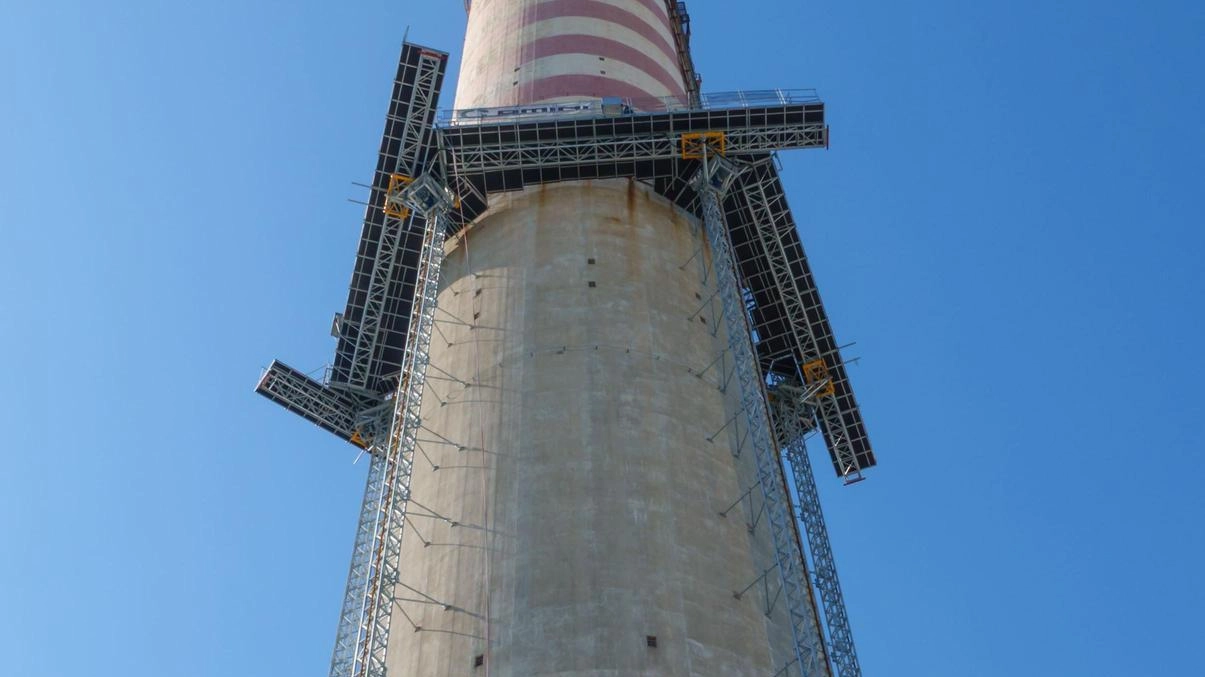 Da lunedì inizieranno le operazioni di demolizione della ciminiera dell’Enel Da lunedì inizieranno le operazioni di demolizione della ciminiera dell’Enel