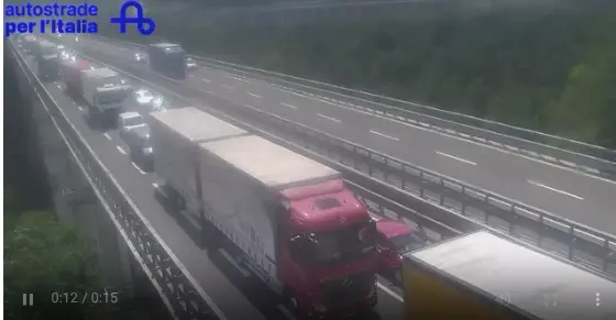 Incidente A1 oggi, gli itinerari alternativi. Tre le vittime, tragedia della strada