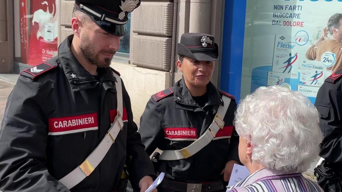 finto carabiniere truffa anziano i gioielli in caserma per registrarli