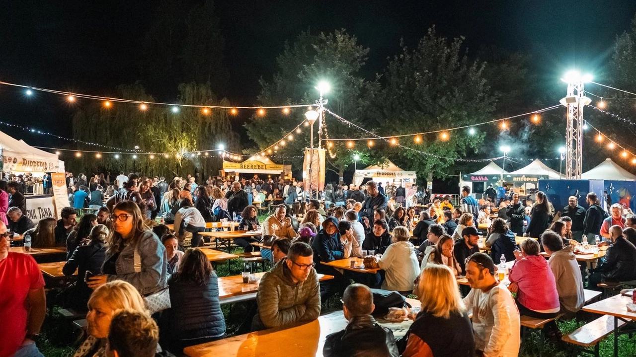 Un’immagine della festa che ogni sera si svolge al Carabattole Love Park Un’immagine della festa che ogni sera si svolge al Carabattole Love Park