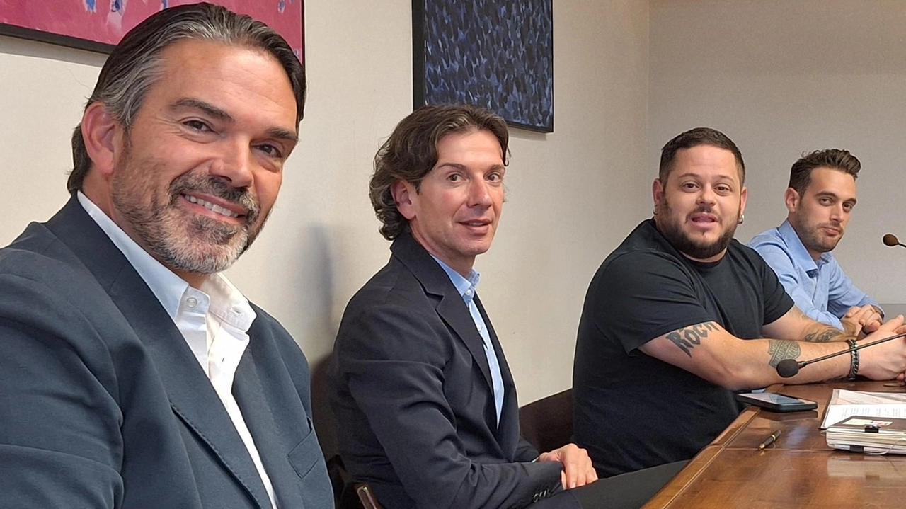 I consiglieri comunali di Pd e ‘Colle per Vannetti sindaco’ contrattaccano alle accuse da parte della maggioranza. Insomma situazione delicata I consiglieri comunali di Pd e ‘Colle per Vannetti sindaco’ contrattaccano alle accuse da parte della maggioranza. Insomma situazione delicata