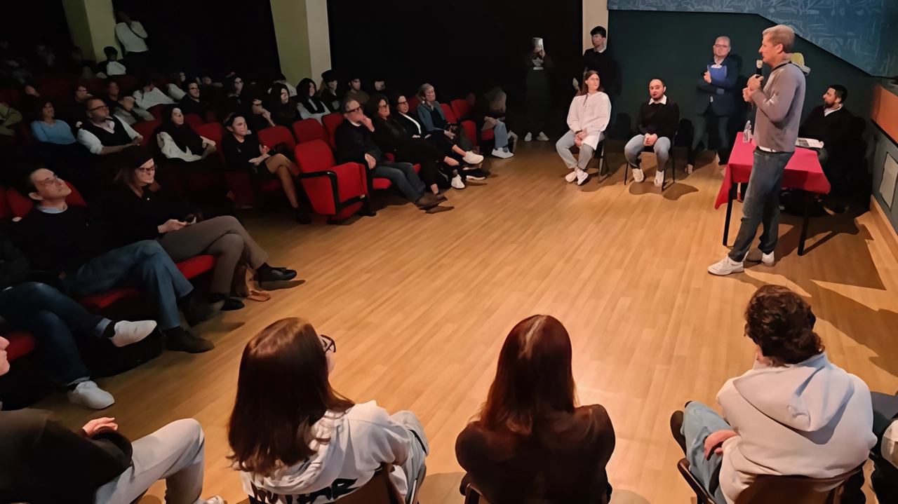 Umberto Pelizzari ha incontrato gli studenti per parlare di bullismo Umberto Pelizzari ha incontrato gli studenti per parlare di bullismo