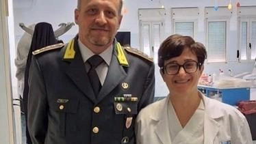 Militari della Guardia di Finanza di Grosseto donano sangue per il centro regionale, dimostrando generosità e vicinanza alla comunità locale. Militari della Guardia di Finanza di Grosseto donano sangue per il centro regionale, dimostrando generosità e vicinanza alla comunità locale.