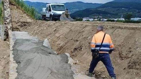 I lavori di rinforzo della sponda del torrente Agna portati avanti dal Genio Civile contro il rischio idraulico I lavori di rinforzo della sponda del torrente Agna portati avanti dal Genio Civile contro il rischio idraulico