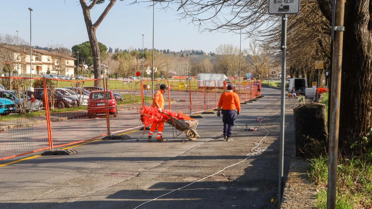 Uno scatto dei lavori tra piazza Kennedy e via San Zanobi del 2022, anno in cui l’intervento si sarebbe dovuto concludere Uno scatto dei lavori tra piazza Kennedy e via San Zanobi del 2022, anno in cui l’intervento si sarebbe dovuto concludere