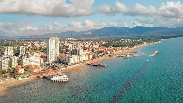 Una veduta panoramica di Follonica Una veduta panoramica di Follonica