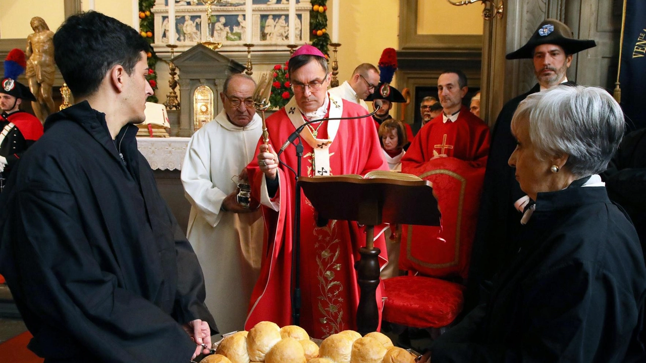 Dallo "sguardo appassionato di Dio è nata anche l’Arciconfraternita della Misericordia" di Firenze "la scelta audace dei vostri fondatori di... Dallo "sguardo appassionato di Dio è nata anche l’Arciconfraternita della Misericordia" di Firenze "la scelta audace dei vostri fondatori di...