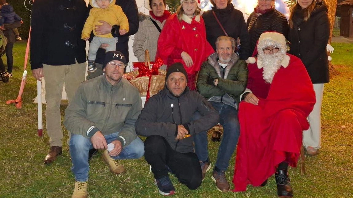 Il presidente del consiglio comunale Michele Pellegrini assieme ad alcuni organizzatori delle iniziative in Vaiana Il presidente del consiglio comunale Michele Pellegrini assieme ad alcuni organizzatori delle iniziative in Vaiana