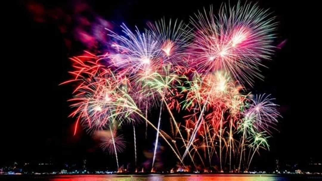 Disco verde anche quest’anno ai fuochi artificiali per chiudere l’estate del litorale: domenica 8 settembre, costo 41mila euro Disco verde anche quest’anno ai fuochi artificiali per chiudere l’estate del litorale: domenica 8 settembre, costo 41mila euro