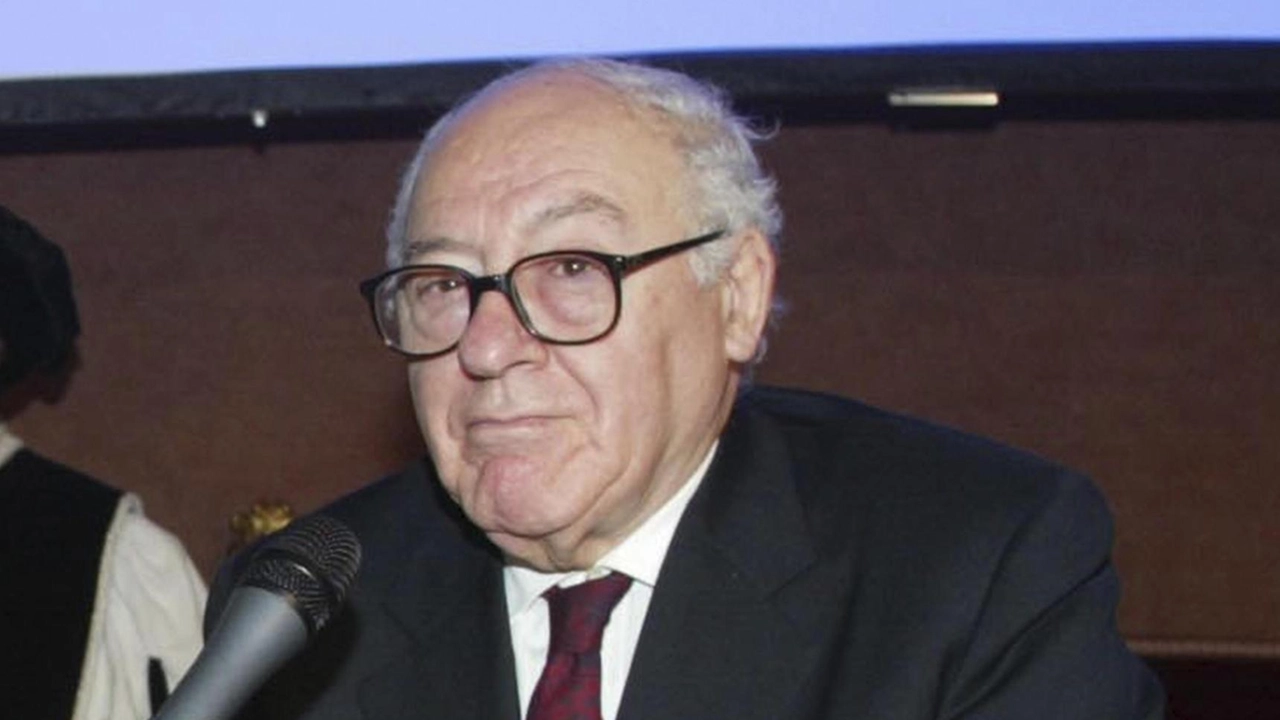 Luca Verdone (a sinistra) regista di. «Mario Verdone (qui sopra): il critico viaggiatore» Luca Verdone (a sinistra) regista di. «Mario Verdone (qui sopra): il critico viaggiatore»