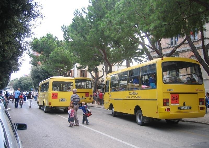https://www.lanazione.it/image-service/view/acePublic/alias/contentid/ZGM5YmViNDAtNjVhOS00/0/scuolabus-bando-gia-riaperto-la-minoranza-arriva-in-ritardo.jpeg?f=1.90:1&w=1200