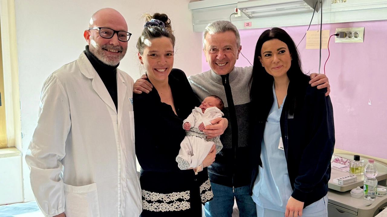 Da sinistra: il dottor Ciro Sommella, Clara Ghinazzi, Pupo e la dottoressa Sara Staffaroni Da sinistra: il dottor Ciro Sommella, Clara Ghinazzi, Pupo e la dottoressa Sara Staffaroni