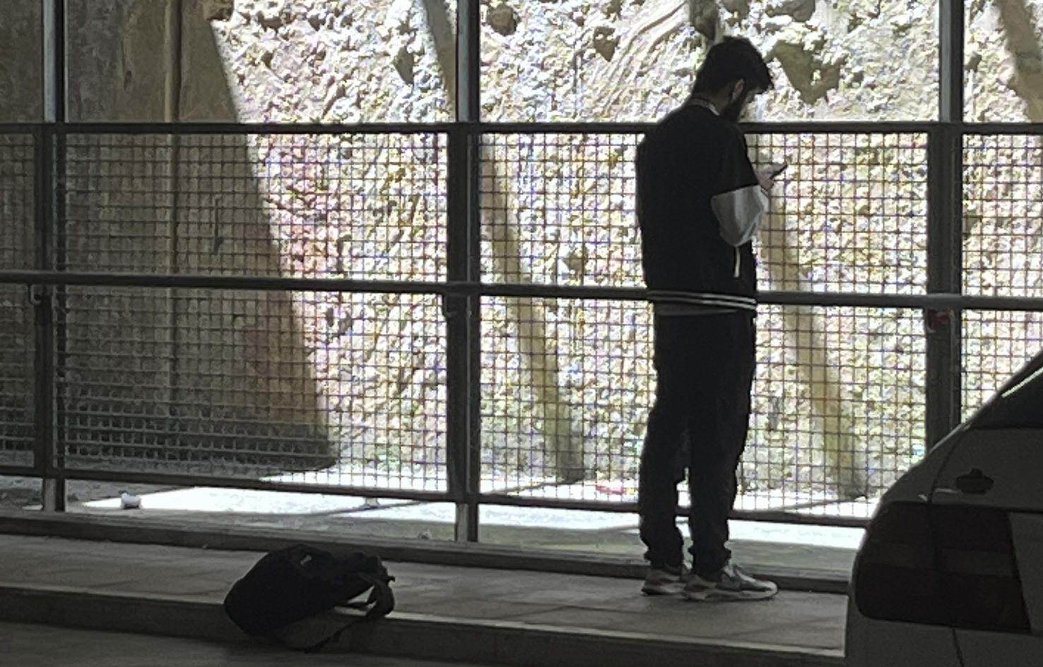 https://www.lanazione.it/image-service/view/acePublic/alias/contentid/ZGMwZTRkZWItZjdkMS00/0/duomo-migranti-allontanati-vigilantes-al-parcheggio-dalle-19-alle-7-del-mattino.jpeg