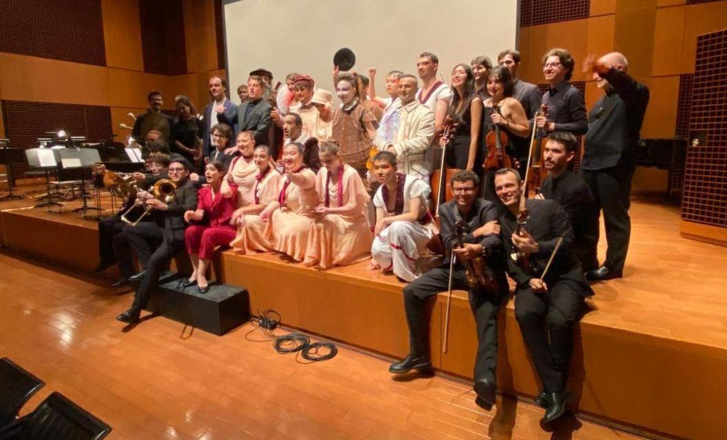 https://www.lanazione.it/image-service/view/acePublic/alias/contentid/ZGMxMTk0NDgtMzhlNy00/0/siena-jazz-in-giappone-lebrezza-del-volo.jpeg?f=1.90:1&w=1200