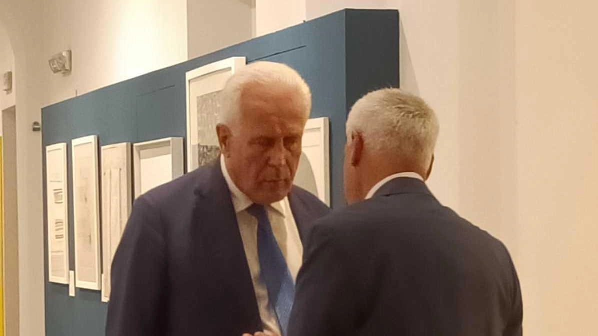 Un anno fa il colloquio “paparazzato“ del sindaco Del Ghingaro col presidente Giani Un anno fa il colloquio “paparazzato“ del sindaco Del Ghingaro col presidente Giani