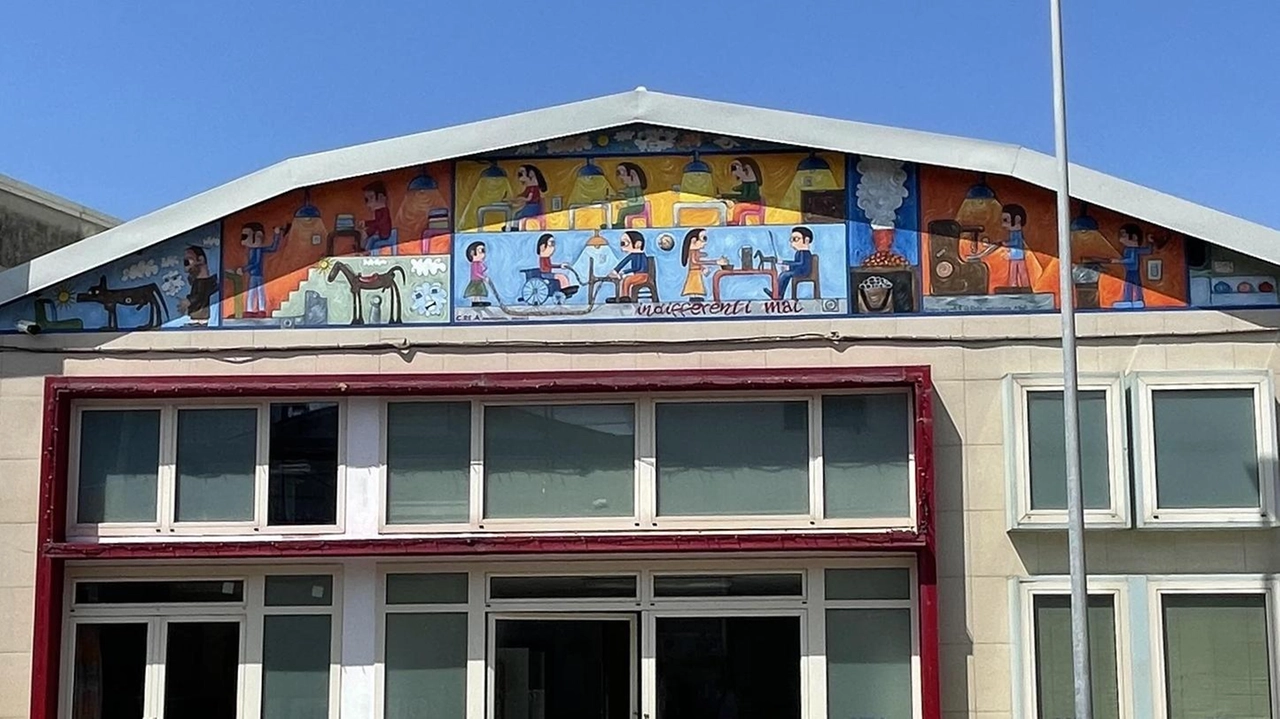 Il murale realizzato sul ’Capannone’ della cooperativa C.Re.A Il murale realizzato sul ’Capannone’ della cooperativa C.Re.A