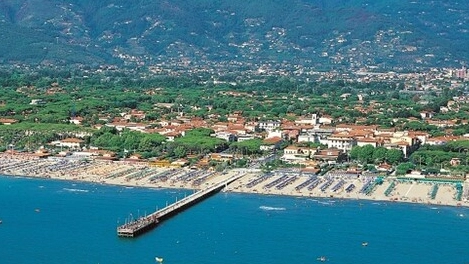 Una veduta di Forte dei Marmi Una veduta di Forte dei Marmi