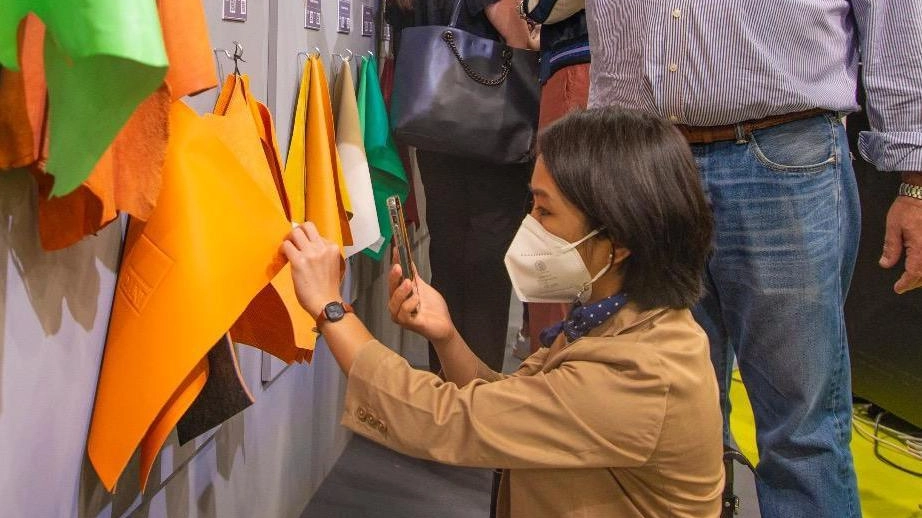 Concerie, produttori di accessori, componenti, tessuti e materiali sintetici daranno vita a un’edizione ricca di novità: serviranno anche a capire segnali importanti con i quali il settore possa superare la difficilissima e complessa crisi in atto Concerie, produttori di accessori, componenti, tessuti e materiali sintetici daranno vita a un’edizione ricca di novità: serviranno anche a capire segnali importanti con i quali il settore possa superare la difficilissima e complessa crisi in atto