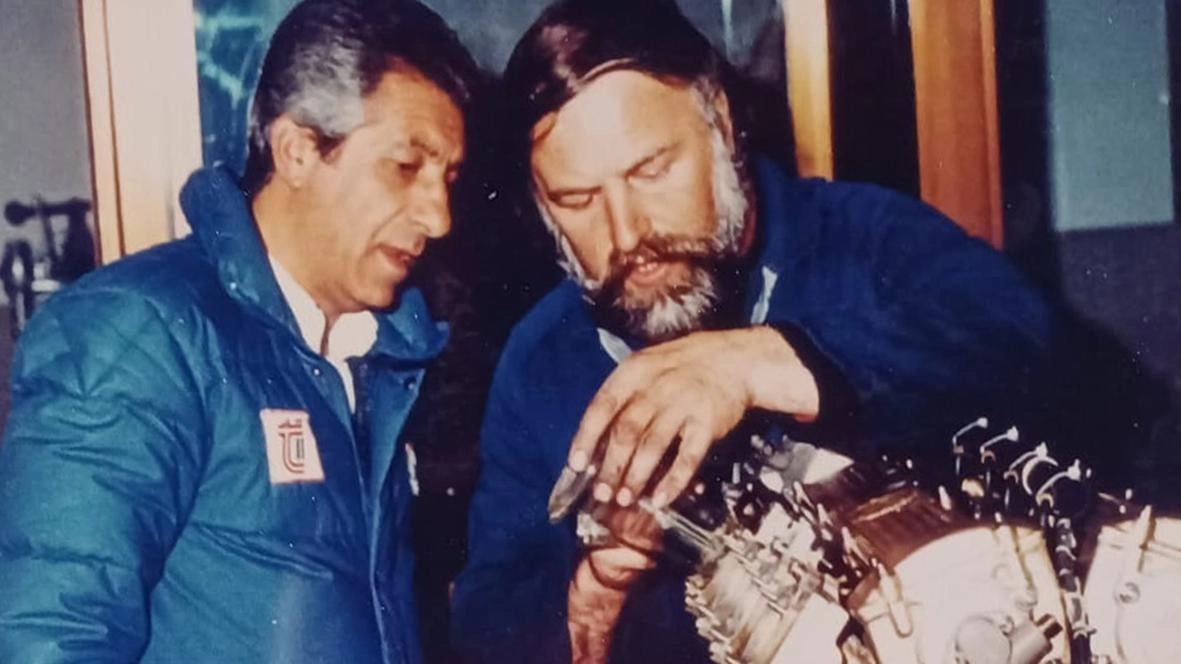 Giampaolo Remo, noto come Basetta, è scomparso a Bardalone. Figura leggendaria nell'automobilismo, ha segnato un'epoca con Mauro Nesti. Funerale oggi. Giampaolo Remo, noto come Basetta, è scomparso a Bardalone. Figura leggendaria nell'automobilismo, ha segnato un'epoca con Mauro Nesti. Funerale oggi.