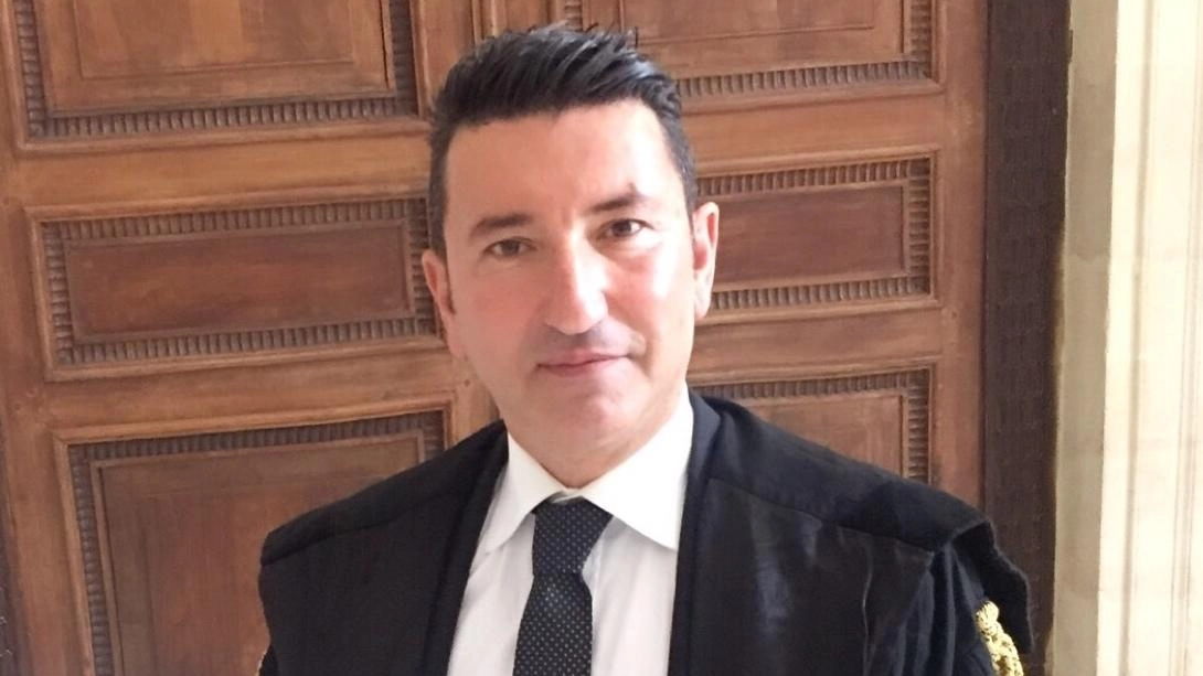 L’avvocato del foro spezzino Enrico Di Martino che tutela la giovane commerciante cittadina L’avvocato del foro spezzino Enrico Di Martino che tutela la giovane commerciante cittadina