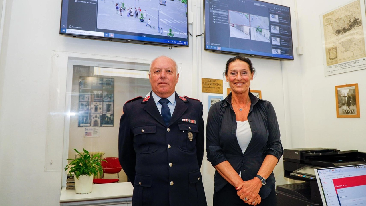 Il comandante Alessandro Braschi e la sindaca Cristina Scaletti Il comandante Alessandro Braschi e la sindaca Cristina Scaletti
