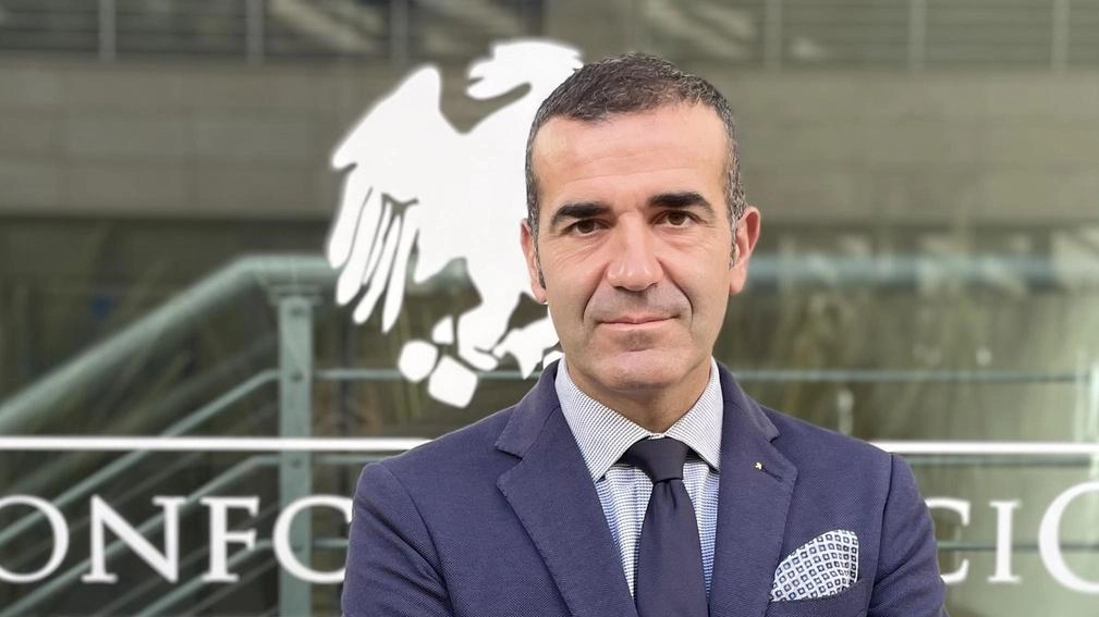 Il presidente di Confcommercio provincia di Pisa Stefano Maestri. Accesi dopo la presentazione a Firenze dei progetti sulla mobilità. "Ben venga la metro a Prato, ma qua aspettiamo da decenni...". Il presidente di Confcommercio provincia di Pisa Stefano Maestri. Accesi dopo la presentazione a Firenze dei progetti sulla mobilità. "Ben venga la metro a Prato, ma qua aspettiamo da decenni...".