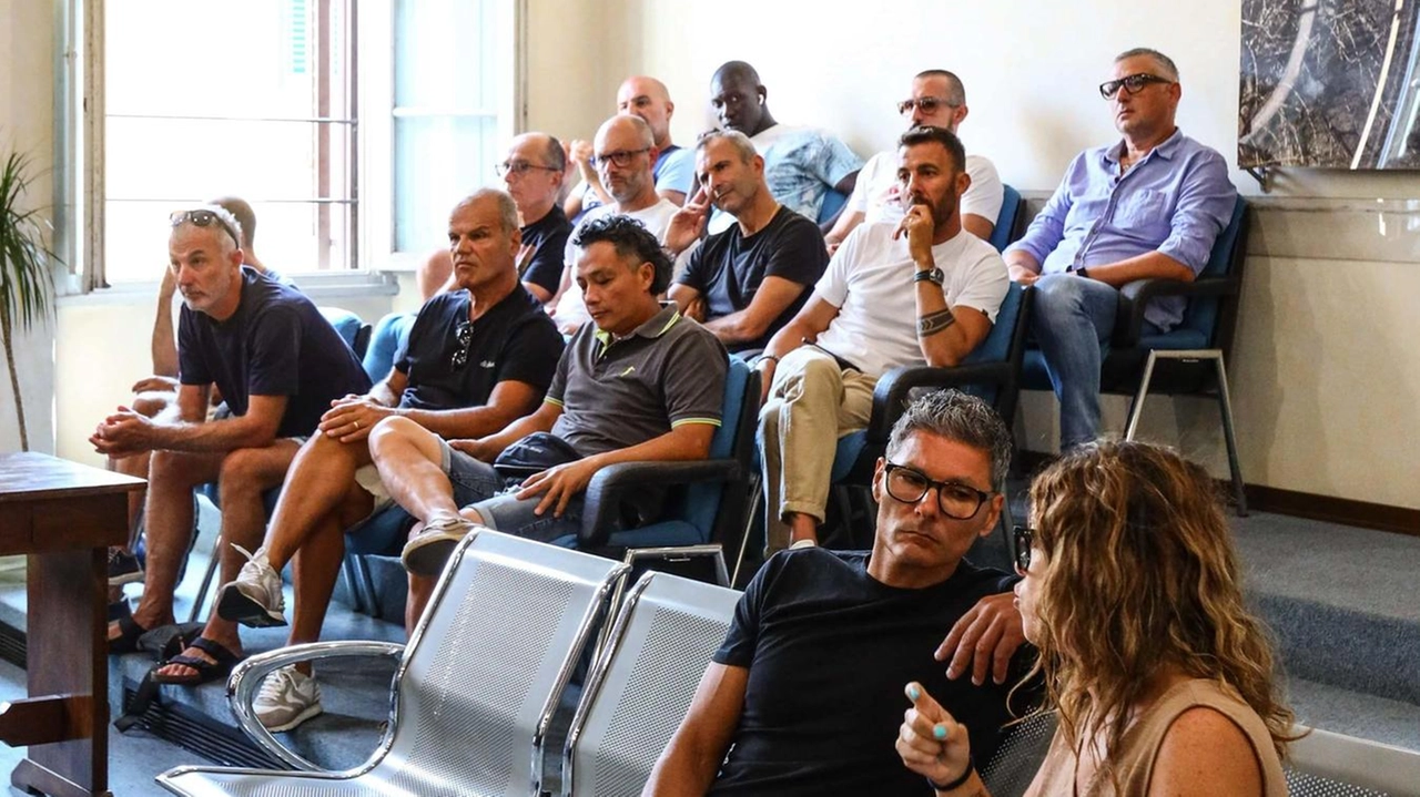 Un gruppo di lavoratori della Pegaso Spa all’incontro organizzato al Municipio di Fucecchio con sindaca e sindacati Un gruppo di lavoratori della Pegaso Spa all’incontro organizzato al Municipio di Fucecchio con sindaca e sindacati