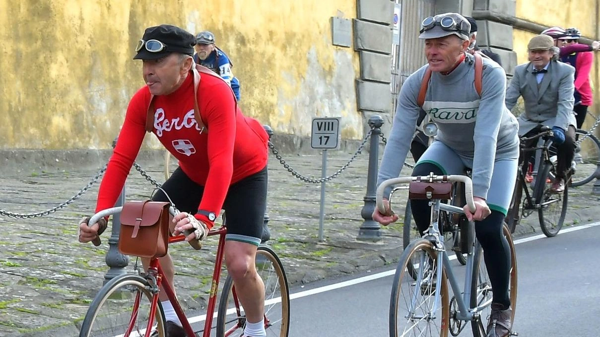 Alcuni dei diciannove partecipanti della ciclostorica, lo storico tracciato che collega Firenze a Pistoia. La prima corsa, nel medesimo percorso, risale al 1870 Alcuni dei diciannove partecipanti della ciclostorica, lo storico tracciato che collega Firenze a Pistoia. La prima corsa, nel medesimo percorso, risale al 1870