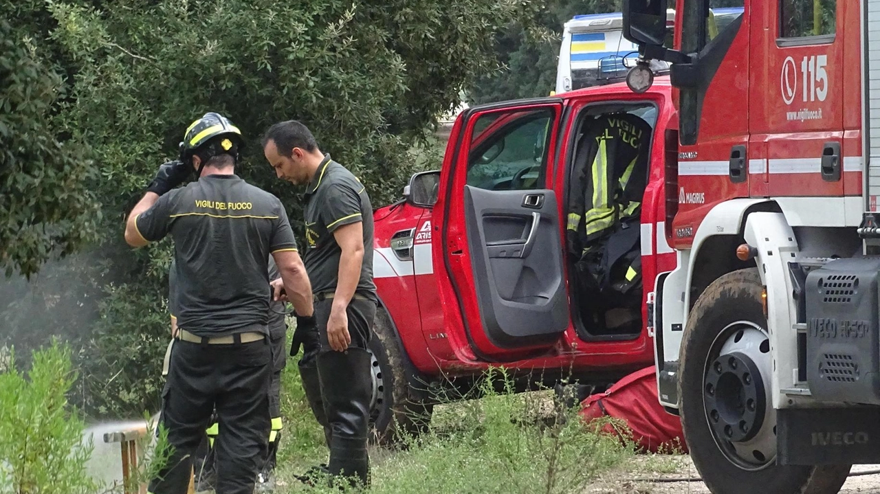 A far scattare i soccorsi sono state due donne a passeggio. Sul posto l’ambulanza della Misericordia, l’automedica, carabinieri, vigili del fuoco e la Municipale di Vecchiano A far scattare i soccorsi sono state due donne a passeggio. Sul posto l’ambulanza della Misericordia, l’automedica, carabinieri, vigili del fuoco e la Municipale di Vecchiano