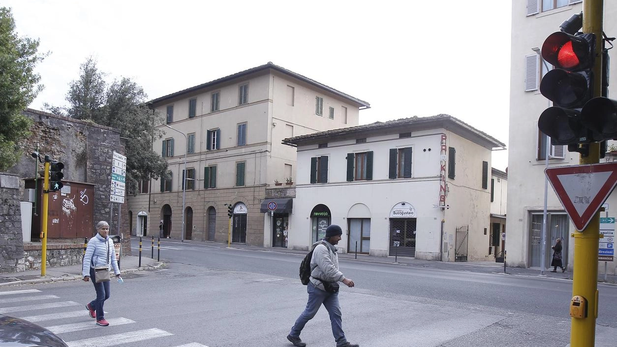 Sommario: A Siena, ampliamento dei rilevatori del rosso semaforico per migliorare la sicurezza stradale e la fluidità del traffico in aree critiche della città. Sommario: A Siena, ampliamento dei rilevatori del rosso semaforico per migliorare la sicurezza stradale e la fluidità del traffico in aree critiche della città.