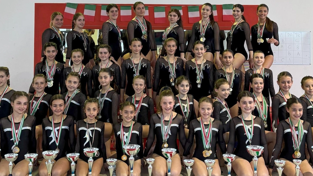 Le ginnaste Eta Beta brillano a Cesenatico, conquistando titoli nazionali e dimostrando eccellenza e spirito di squadra. Le ginnaste Eta Beta brillano a Cesenatico, conquistando titoli nazionali e dimostrando eccellenza e spirito di squadra.