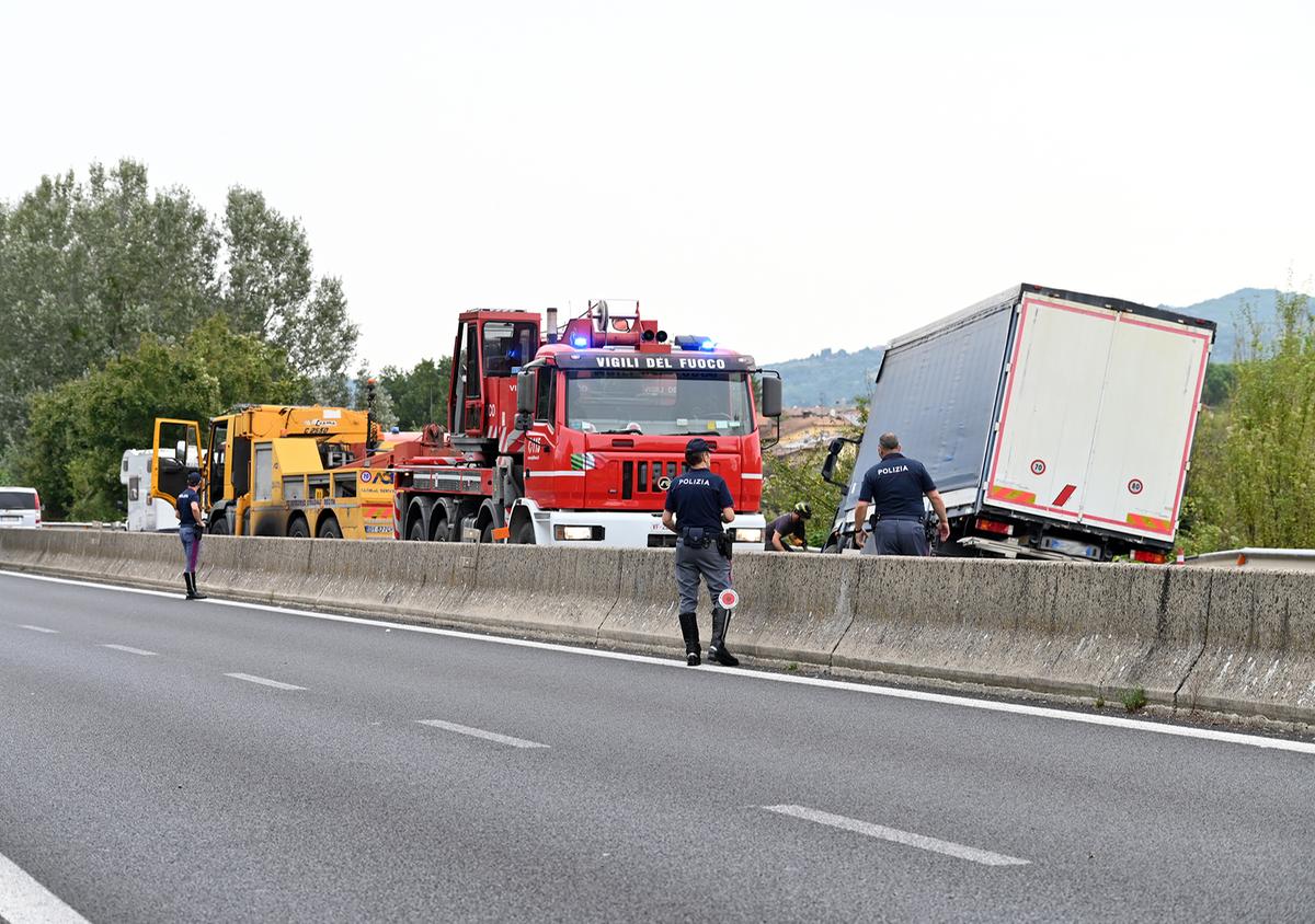morire a 8 anni davanti ai genitori tir spazza via i sogni della piccola manai