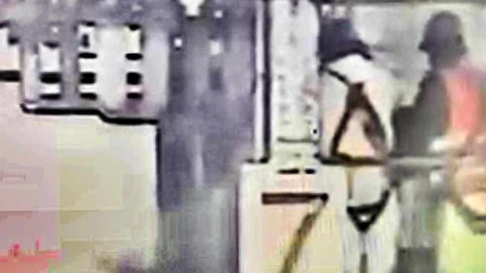 Salta l’ultima verifica nelll’area dove è avvenuta la tragedia. La procura ha acquisito un video girato dall’alto. Perizia attesa a metà febbraio. Salta l’ultima verifica nelll’area dove è avvenuta la tragedia. La procura ha acquisito un video girato dall’alto. Perizia attesa a metà febbraio.