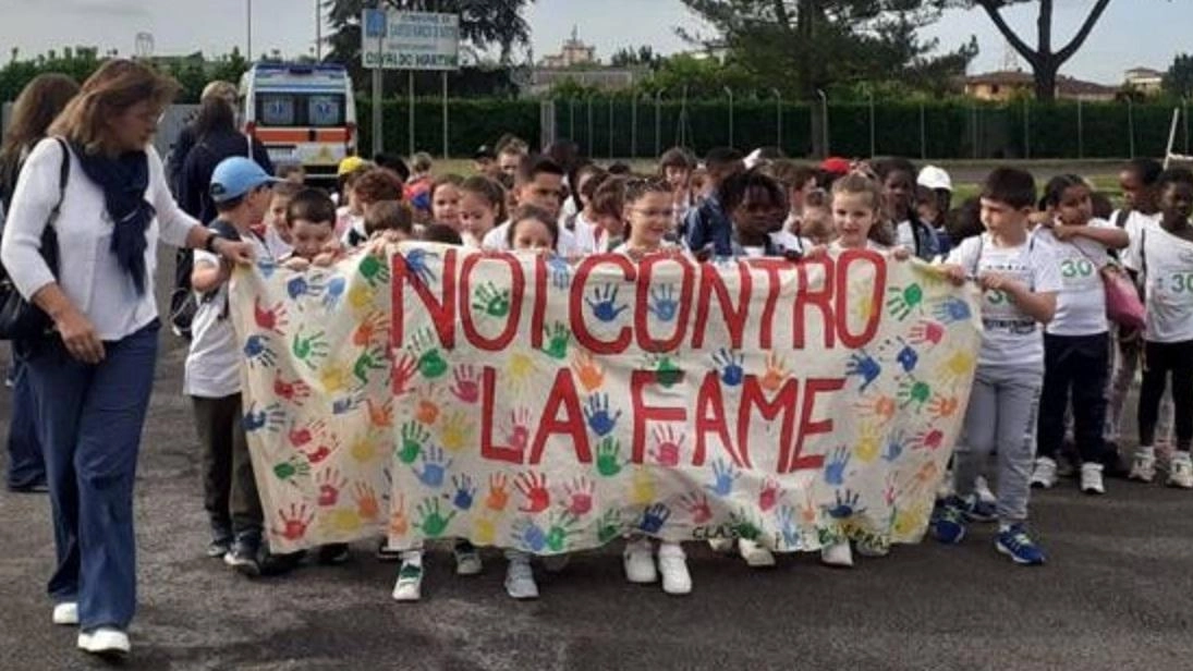 All’iniziativa hanno preso parte classi delle Primarie e della Secondaria. Raccolti oltre 12mila euro All’iniziativa hanno preso parte classi delle Primarie e della Secondaria. Raccolti oltre 12mila euro