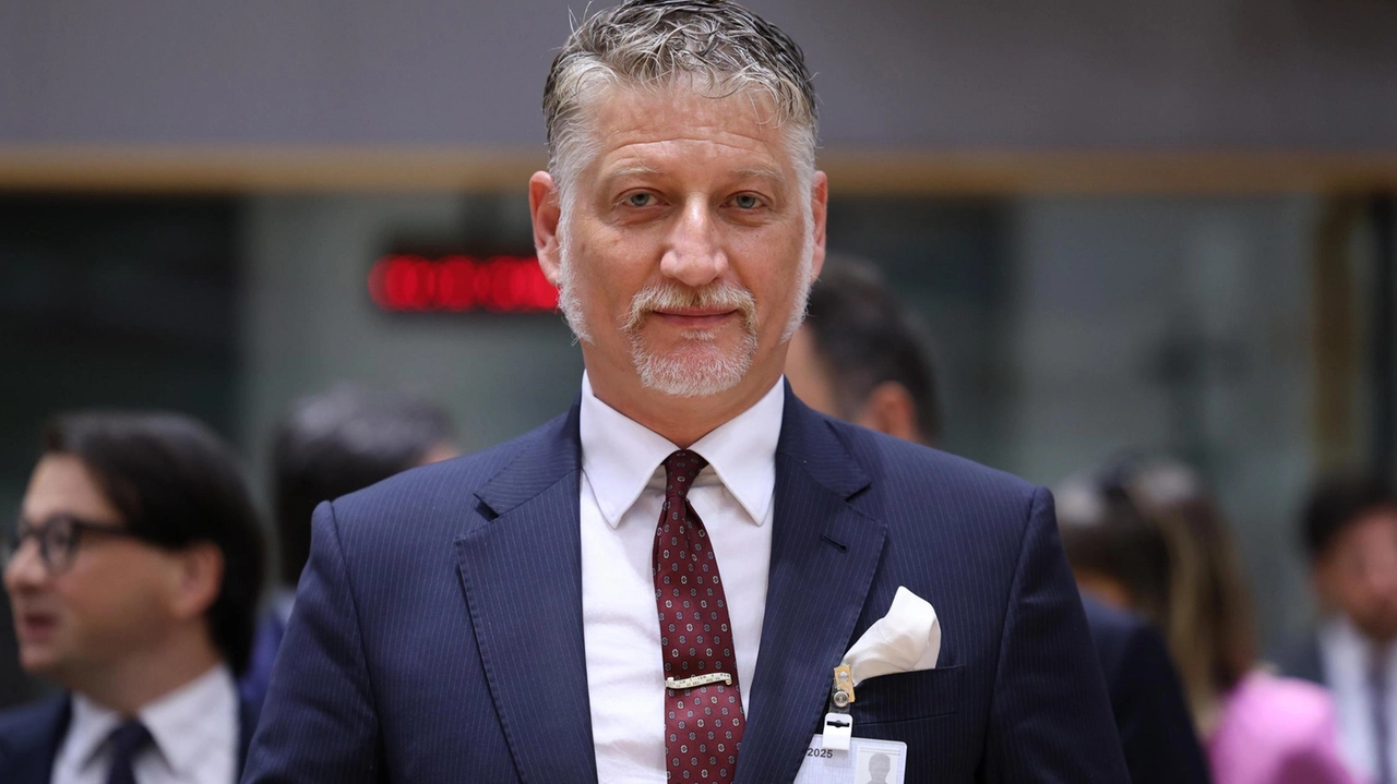 Il ministro Alessandro Giuli, a cui si rivolge il sindacalista della Fistel Cisl Umbria, Ricardo Maria Gradassi Il ministro Alessandro Giuli, a cui si rivolge il sindacalista della Fistel Cisl Umbria, Ricardo Maria Gradassi